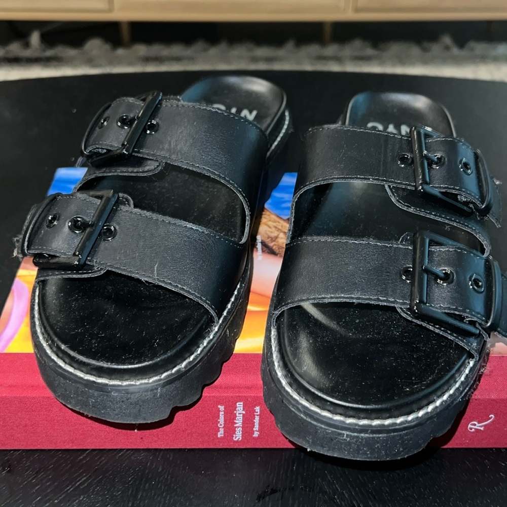 Like New Black Chunky Sole Sandal Women’s 7-7.5
